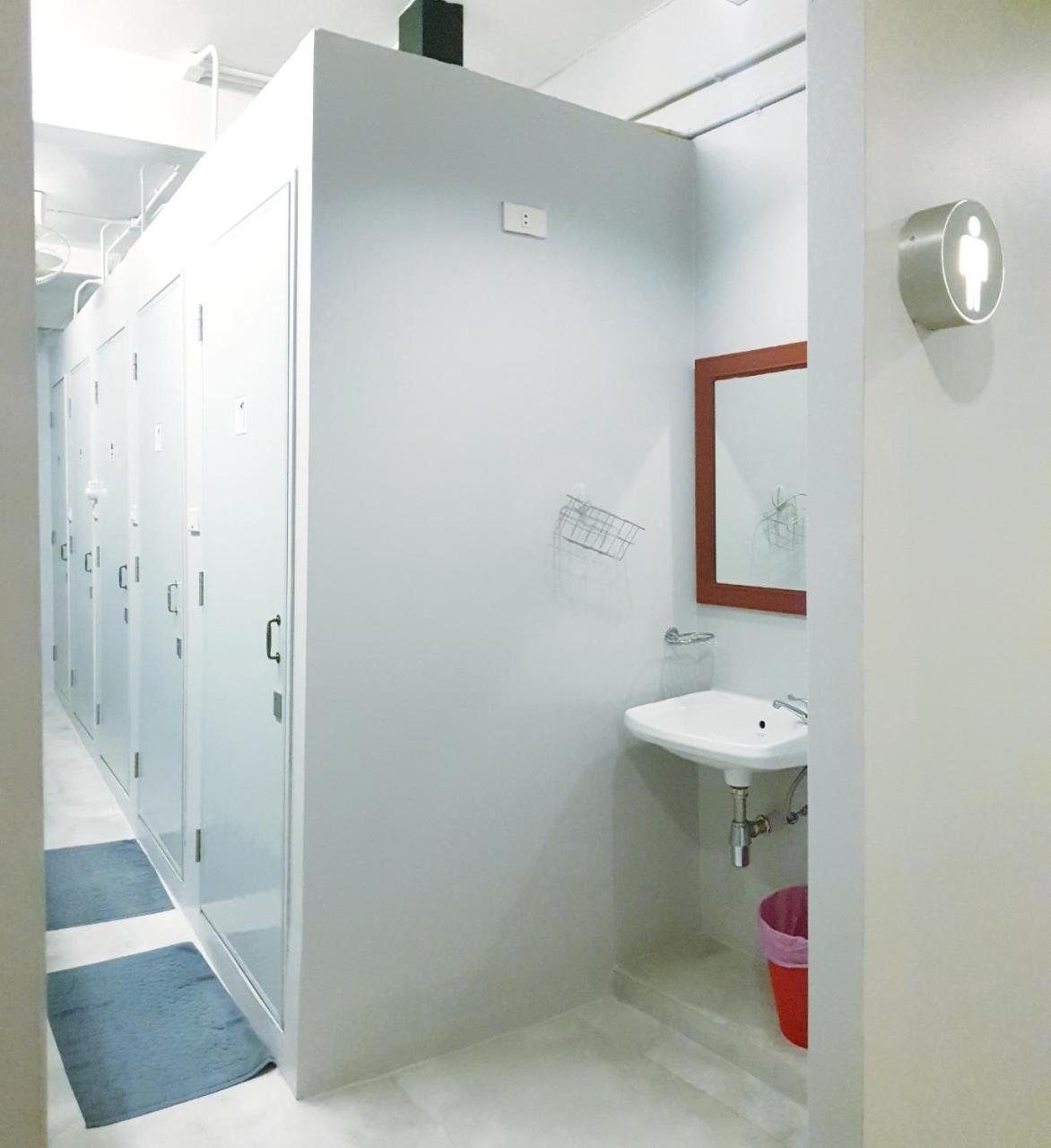 Cooper Hostel Банкок Екстериор снимка
