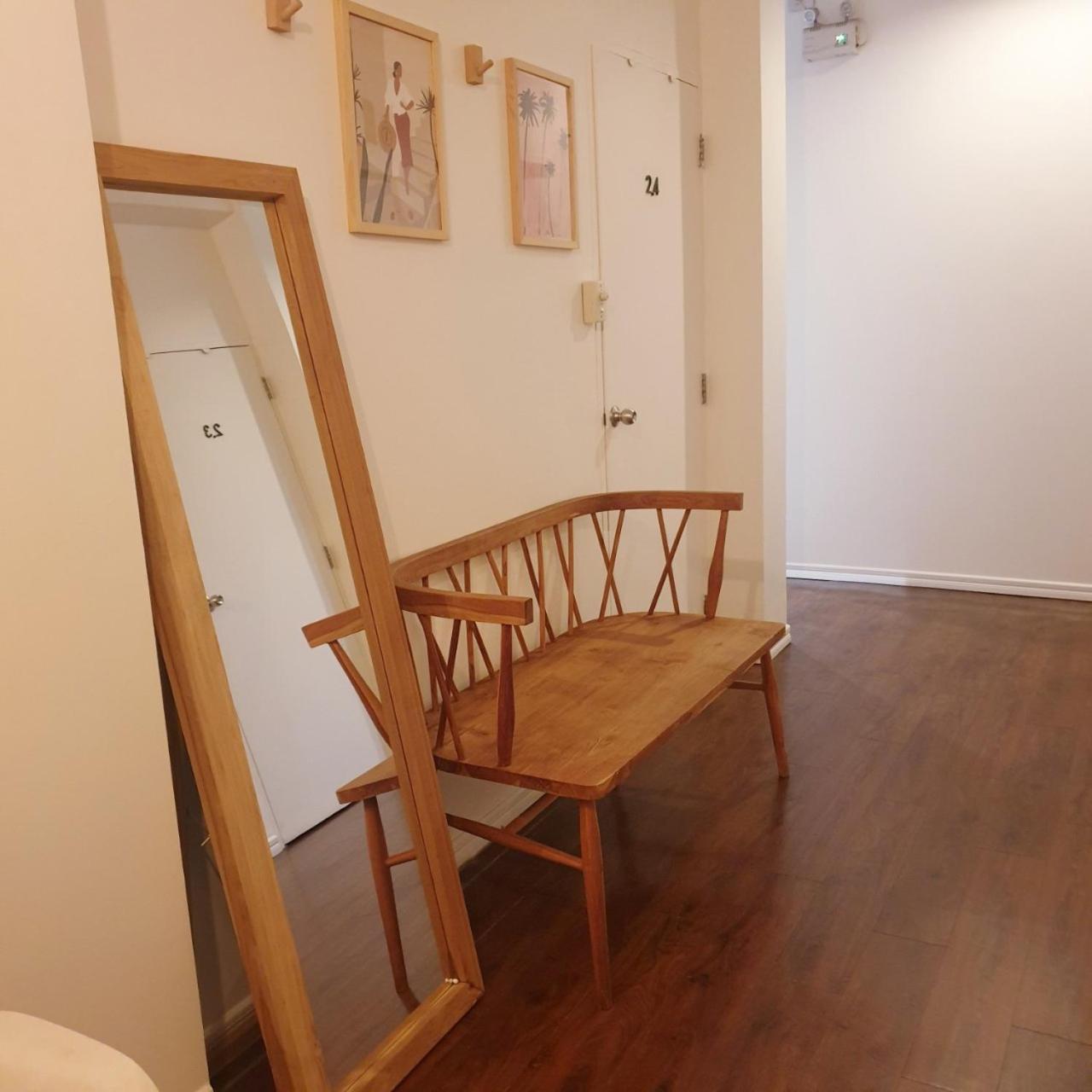 Cooper Hostel Банкок Екстериор снимка