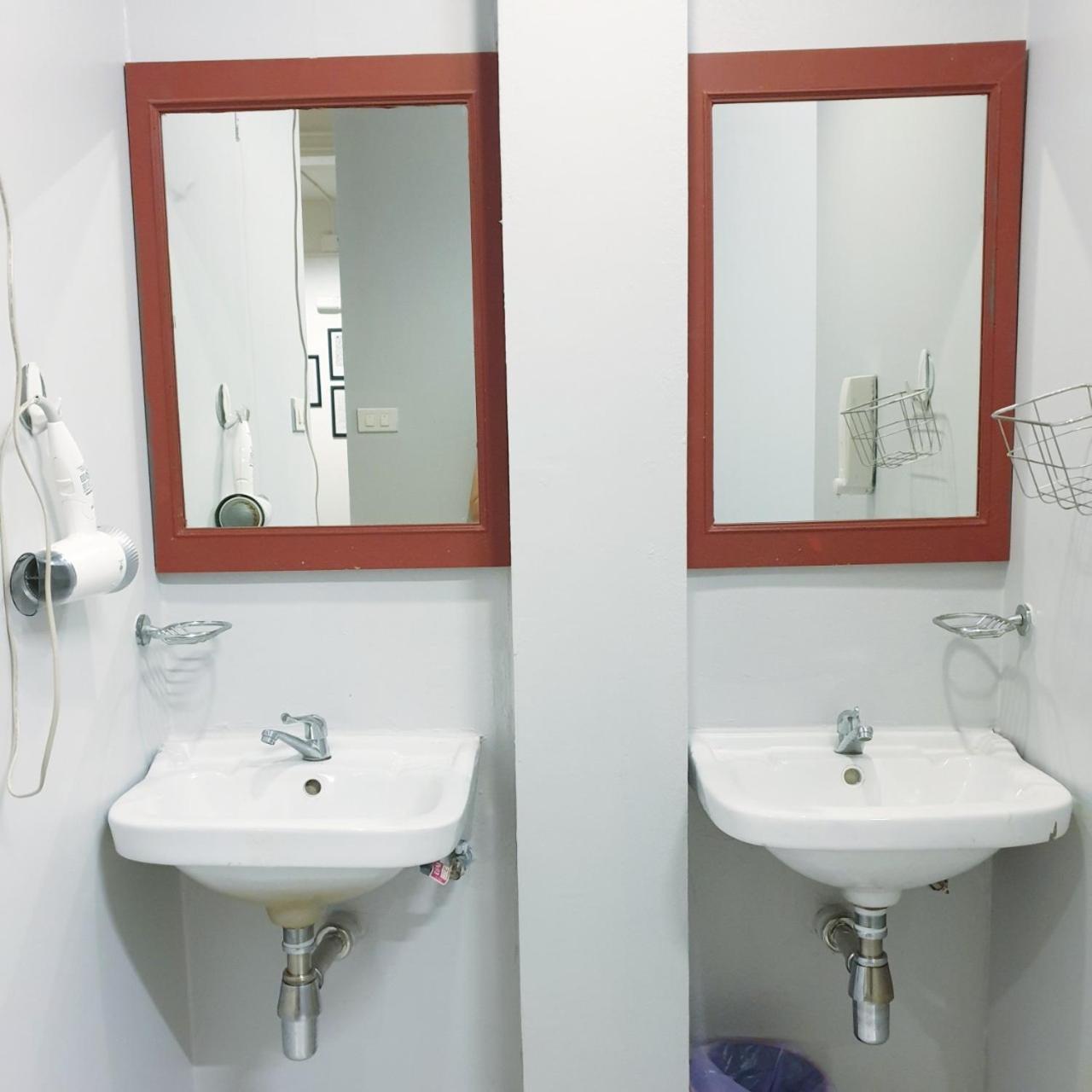 Cooper Hostel Банкок Екстериор снимка