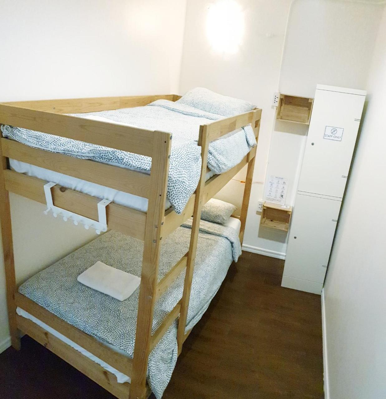 Cooper Hostel Банкок Екстериор снимка