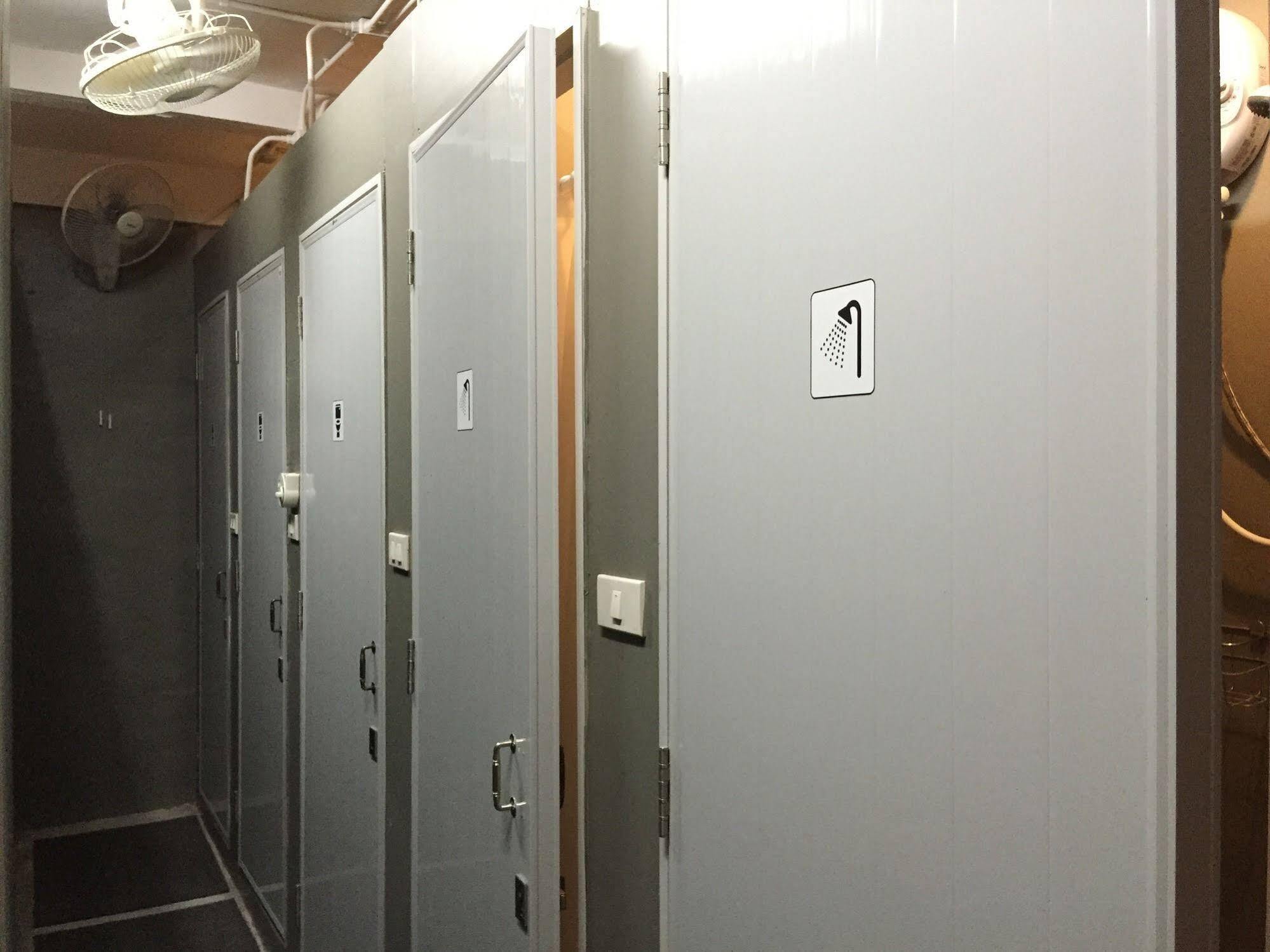 Cooper Hostel Банкок Екстериор снимка