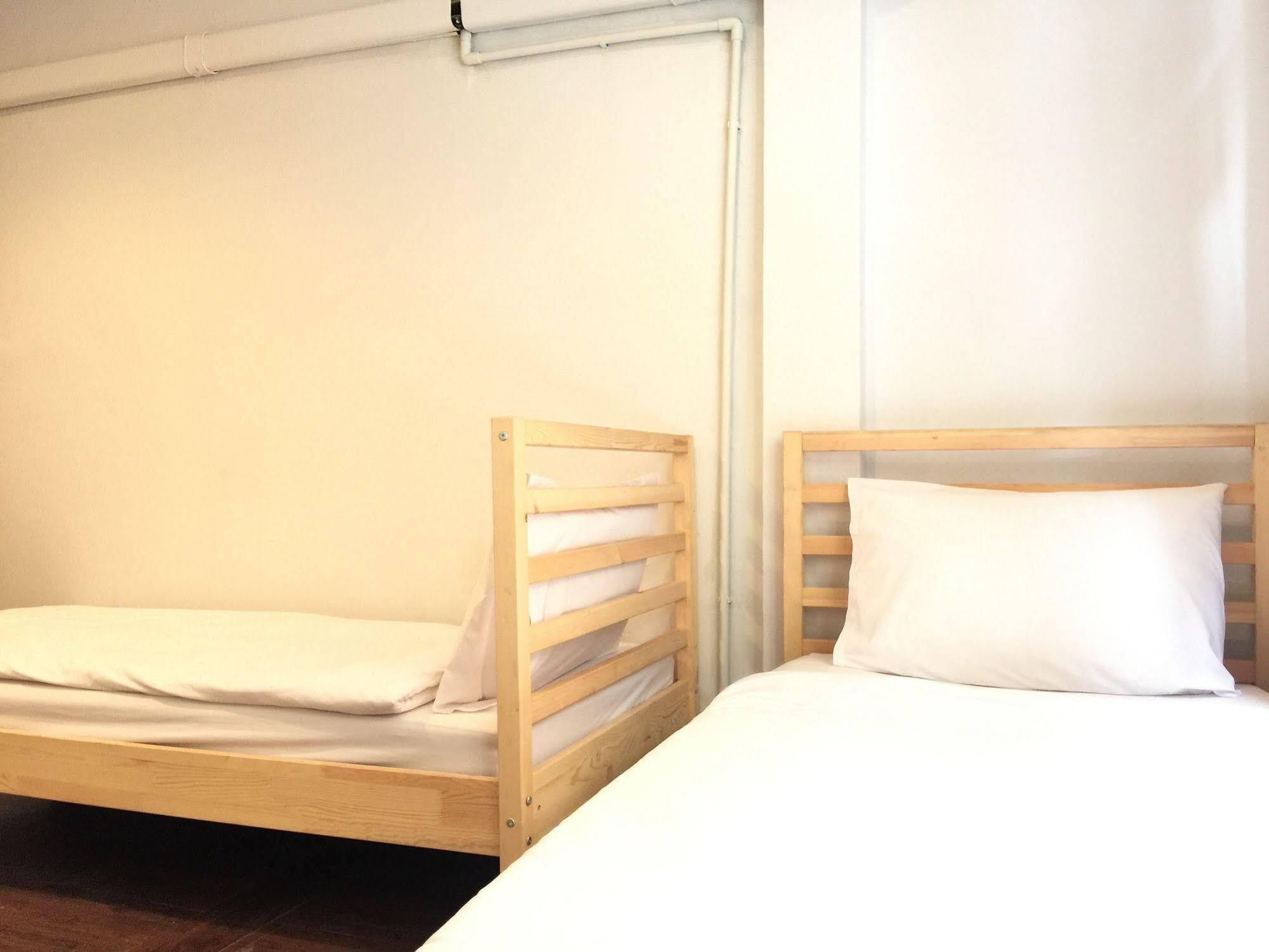 Cooper Hostel Банкок Екстериор снимка