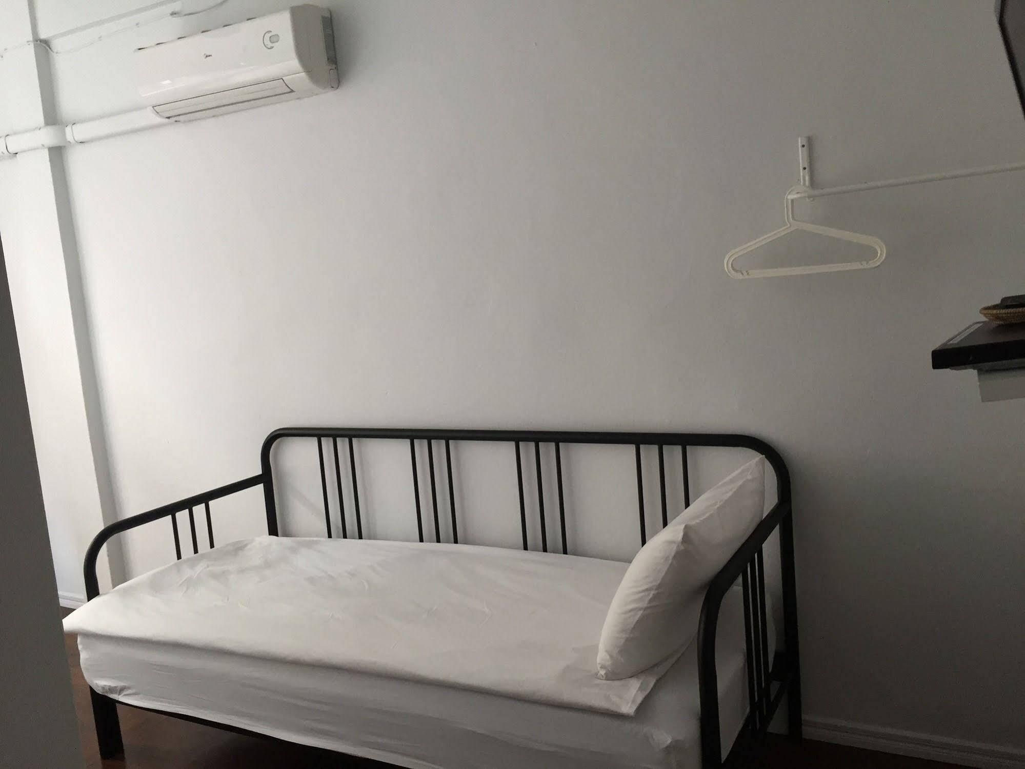 Cooper Hostel Банкок Екстериор снимка